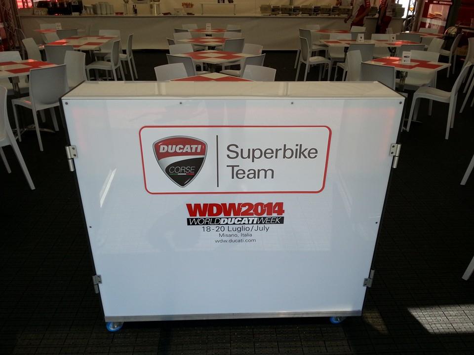 Banco reception desk modulare per hospitality ducati racing ducati wsbk Banco reception modulare